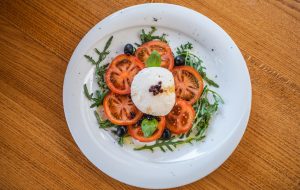 salata caprese mozzarela (4)